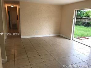 4710 Nw 12th St - Photo 2 of 10