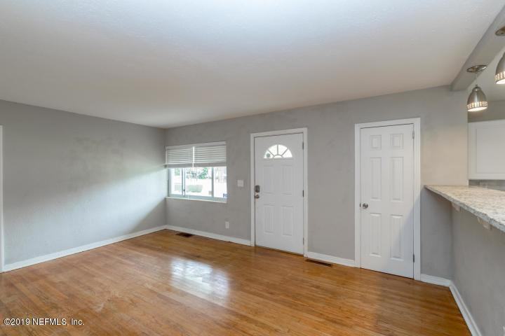 6040 Robbins Cir S - Photo 3 of 15