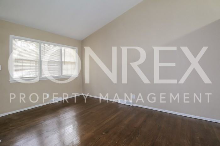 106 South Prairie Street - Photo 2 of 8