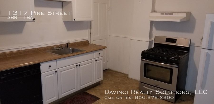 1317 Pine Street - Photo 2 of 31