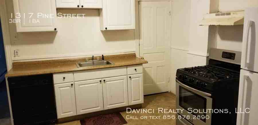1317 Pine Street - Photo 3 of 31