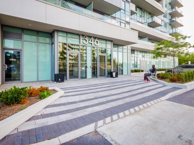1346 Danforth Rd - Photo 2 of 10