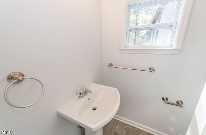 136 Forest Ave - Photo 3 of 24