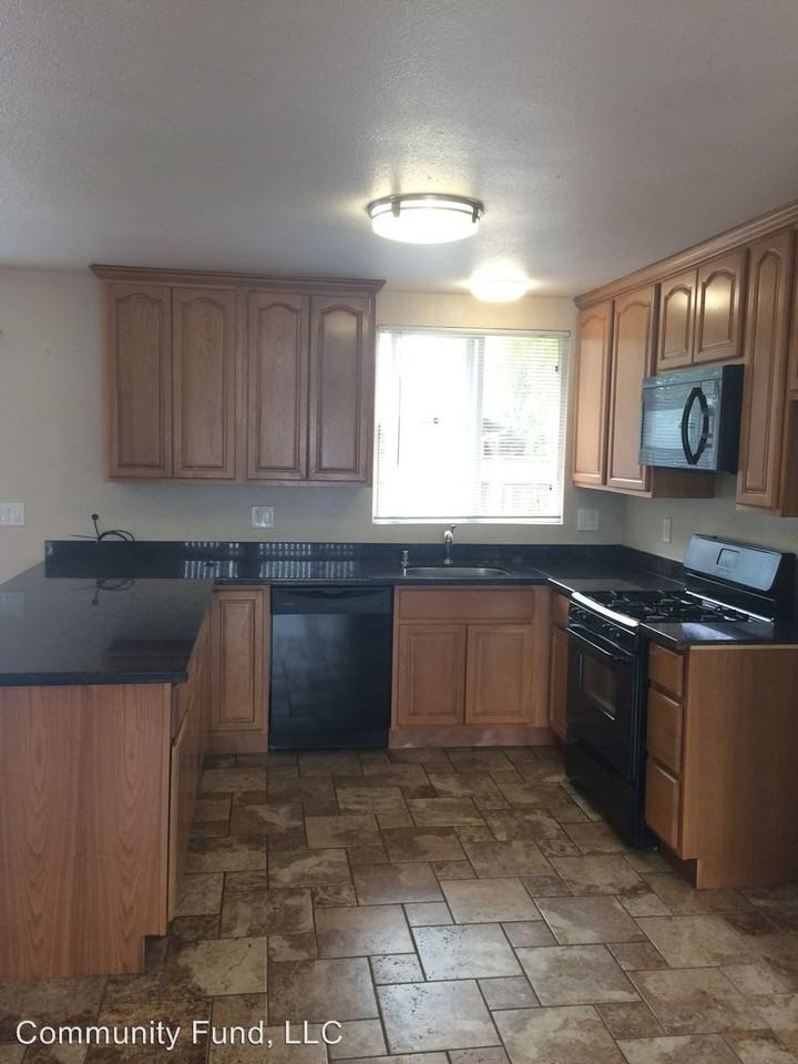 17 Hazelwood Ct. - Photo 2 of 6