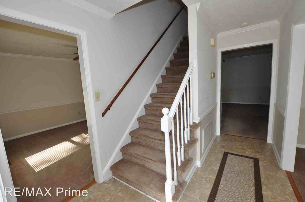 10 Floyd Ave. - Photo 2 of 31