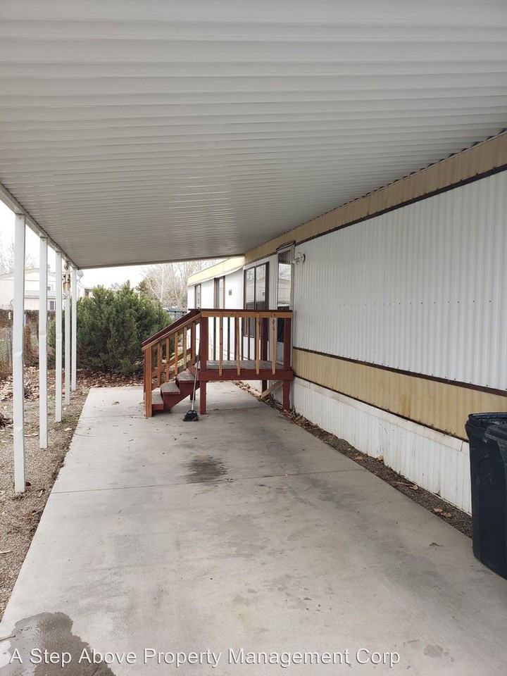 520 Holly Park Drive - Photo 2 of 13