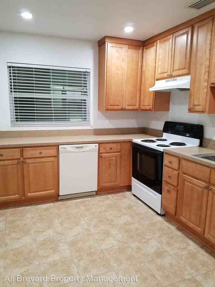 315 Patrick Circle - Photo 2 of 14