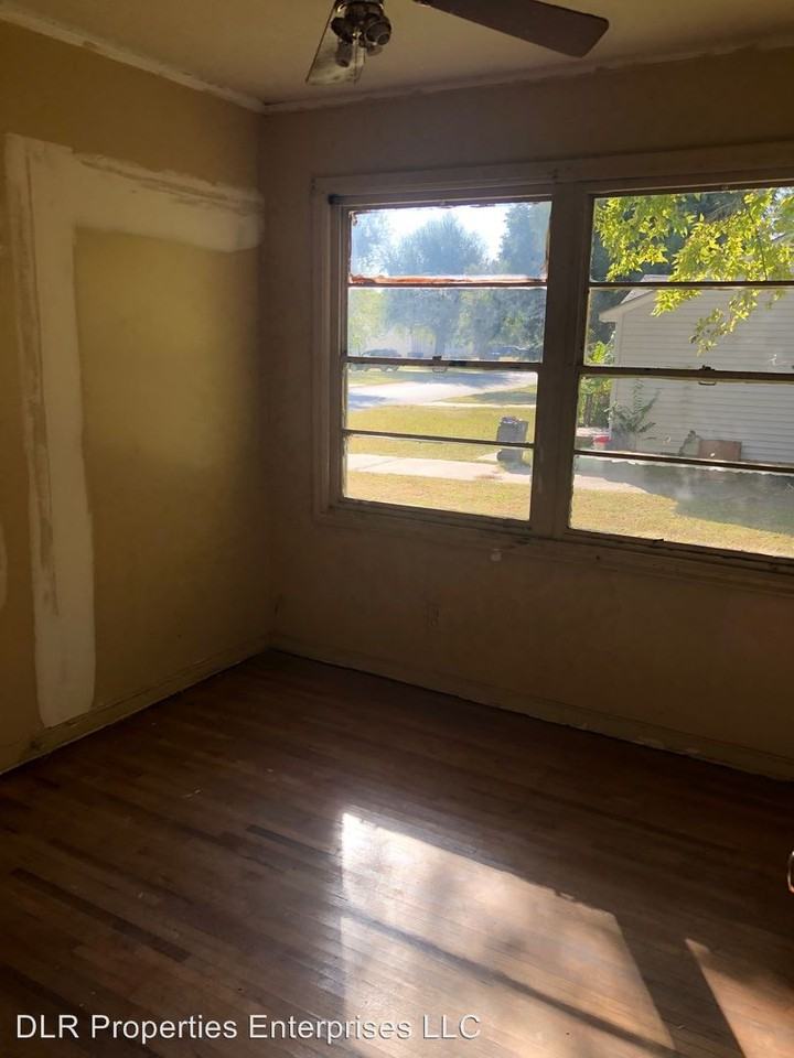 2210 N. Louisville Avenue - Photo 3 of 7