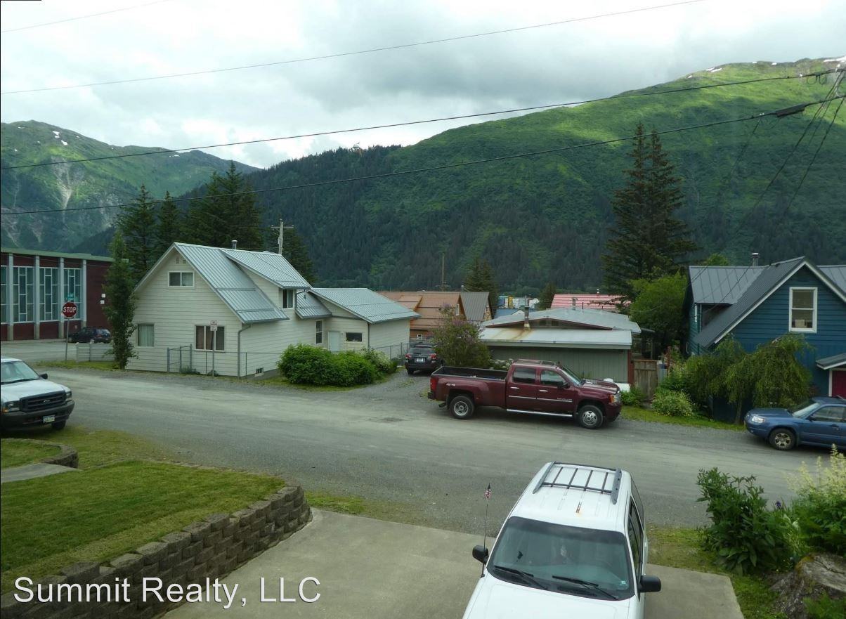 1411 4th St - Photo 3 of 9