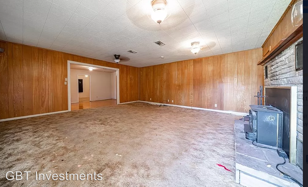 209 W 5th St - Photo 2 of 5