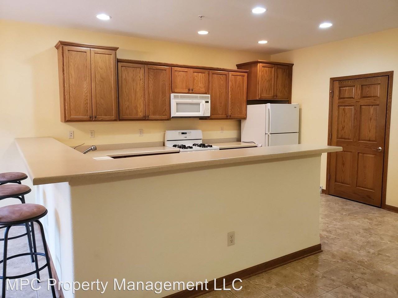 7937 Williamsburg Ct #101 - Photo 3 of 14