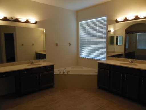 4940 Legacy Oaks Dr - Photo 3 of 15