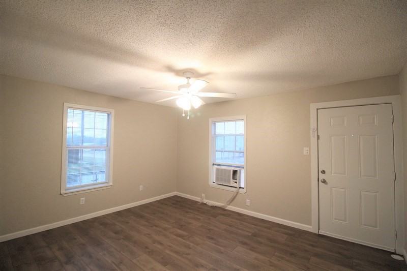 2223 Houston St - Photo 3 of 16