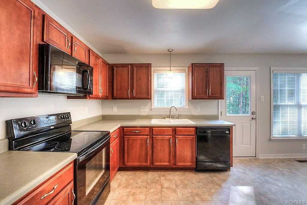 6337 Walnut Tree Dr - Photo 3 of 25