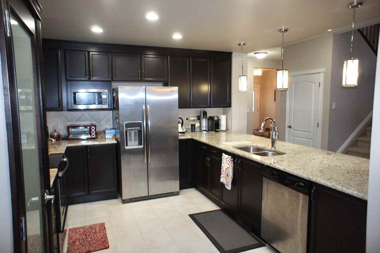 21820 97 Ave Nw - Photo 2 of 25