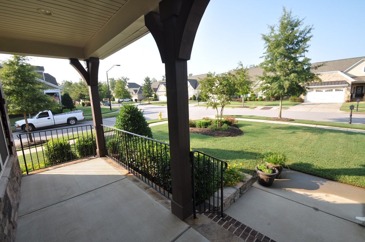 300 Silver Bluff St - Photo 3 of 48