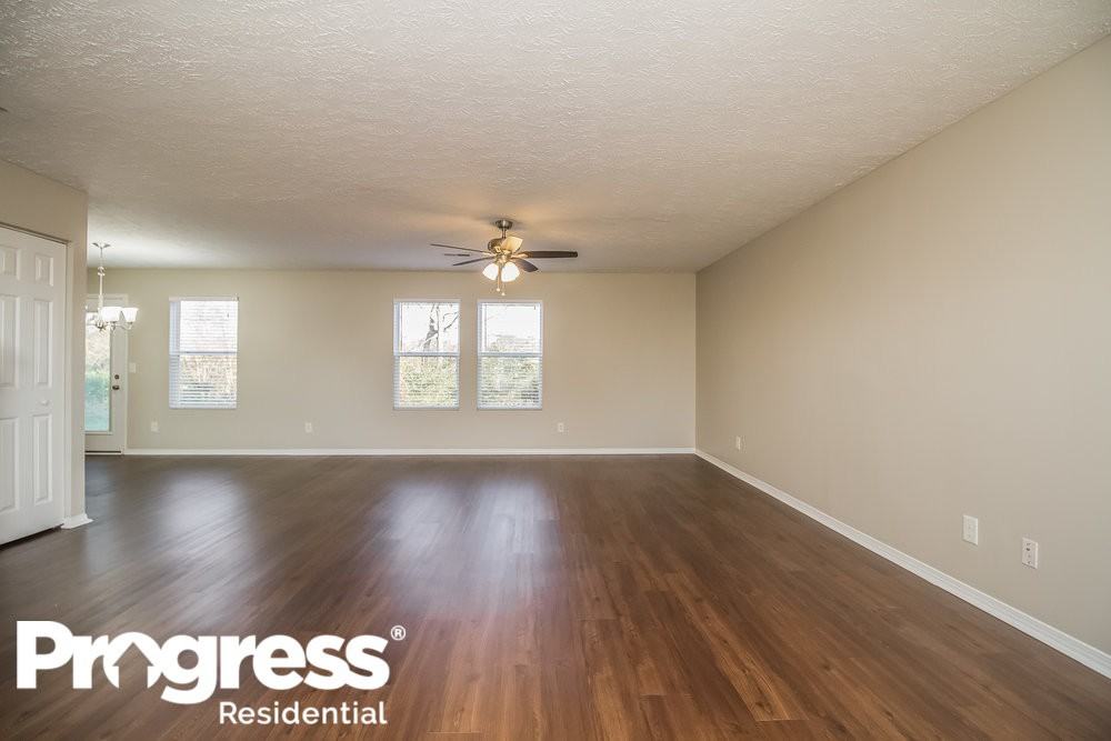 2745 Sutherland Dr - Photo 3 of 17