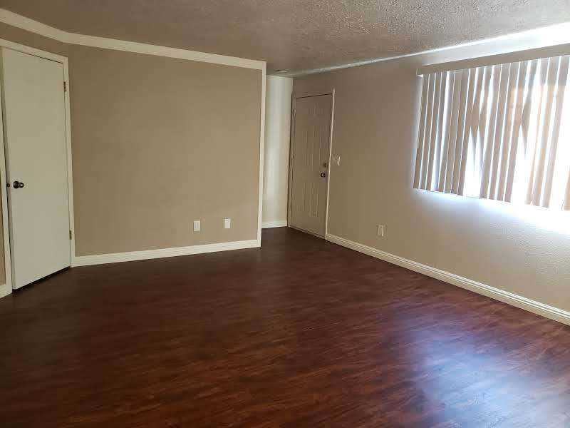 328 W Idaho Ave - Photo 3 of 10