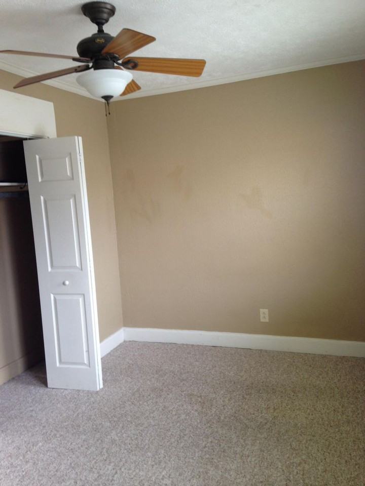 340 1/2 1/2 E Market Street - Photo 3 of 9