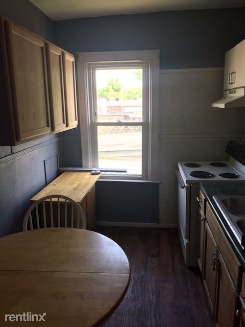 332 16th St Upstairs - Photo 3 of 7