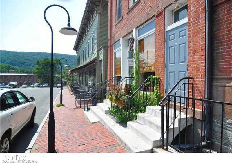 112 Main St A - Photo 2 of 9