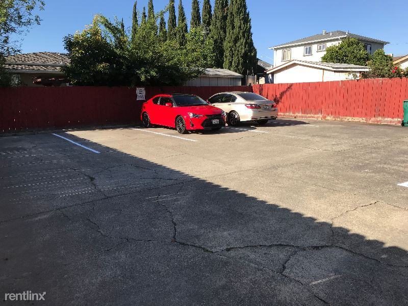 341 Albion Ave 5 - Photo 2 of 9