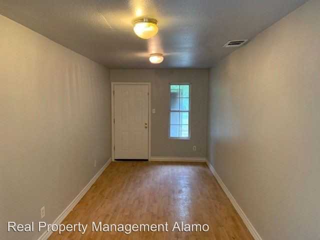 5911 Quintard - Photo 2 of 21