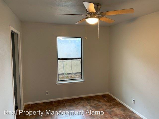 5911 Quintard - Photo 3 of 21