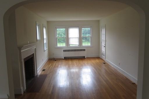 498 Main St - Photo 2 of 4