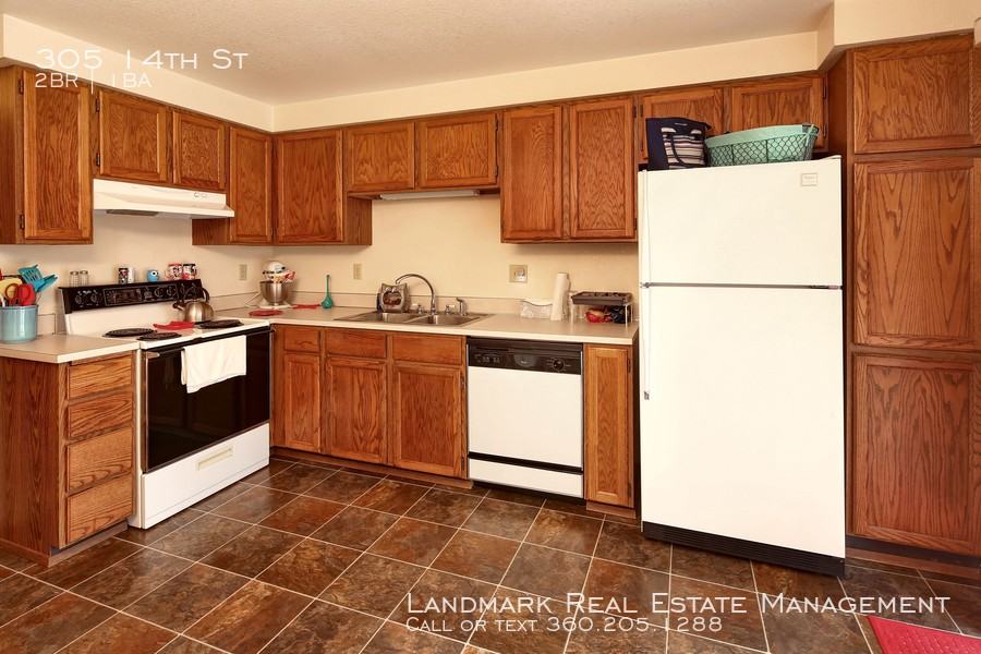 305 14th St - Photo 3 of 9