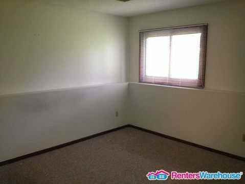 6421 Boone Ave N - Photo 3 of 10