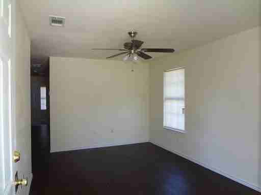 2815 Crenshaw Ave - Photo 2 of 13