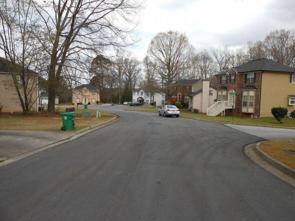 5165 Oaktree Trl - Photo 2 of 12