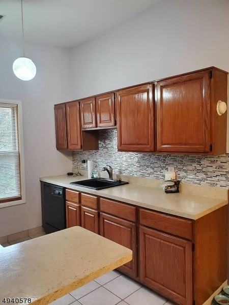 916 Spruce Hills Dr - Photo 3 of 15