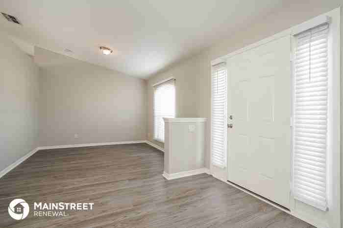 306 Northwest 3rd Lane - Photo 3 of 16