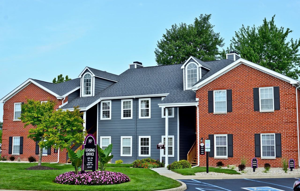 Hunters Point Apartments - Photo 2 of 12