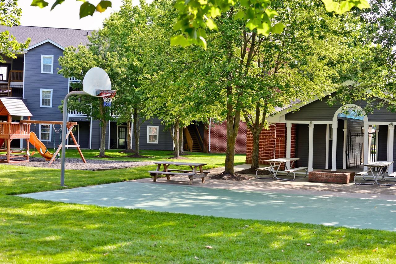 Hunters Point Apartments - Photo 4 of 12