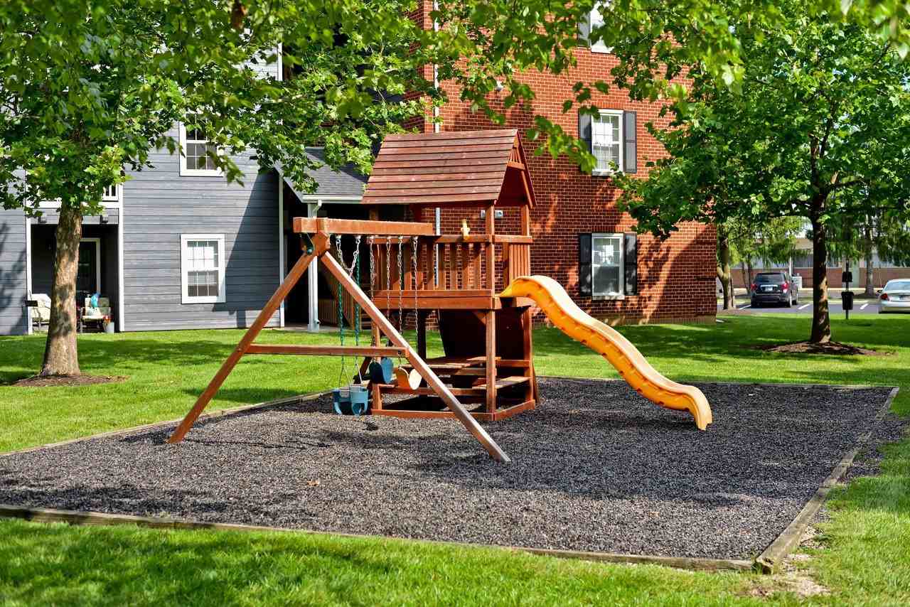 Hunters Point Apartments - Photo 5 of 12