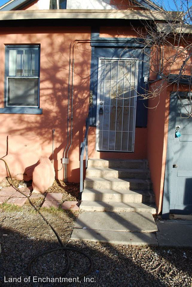 209 Stanford Dr. Se Back - Photo 2 of 14