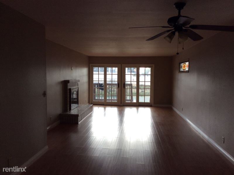 16914 Park St Lower Duplex - Photo 2 of 9