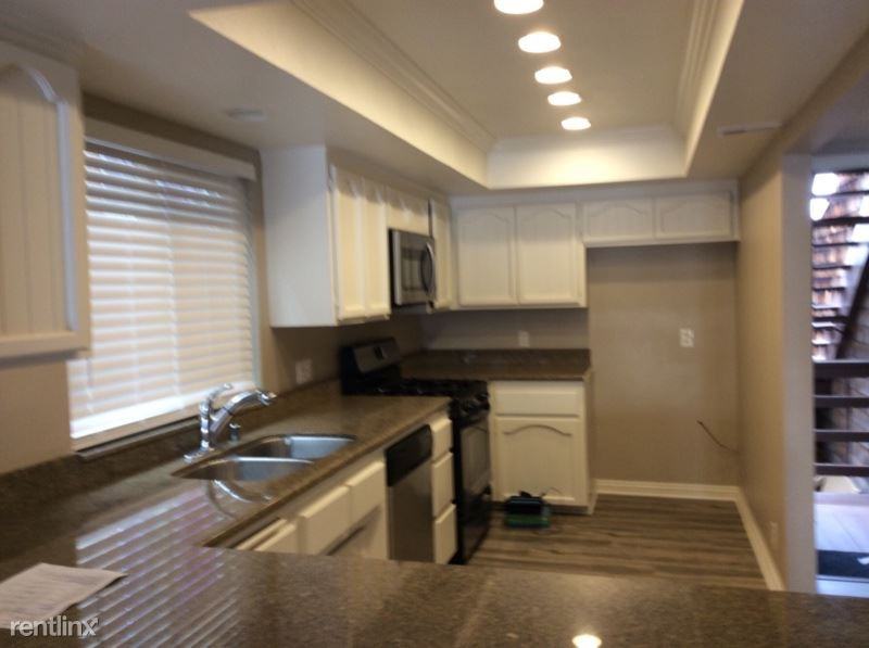 16914 Park St Lower Duplex - Photo 3 of 9