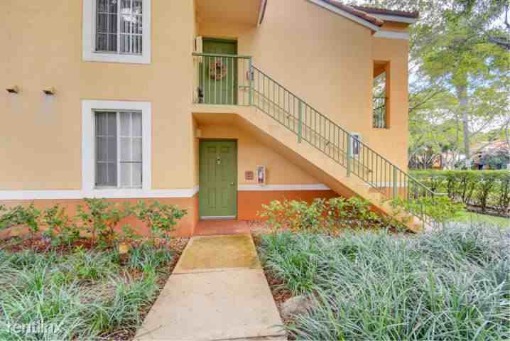 160 Yacht Club Way - Photo 3 of 17