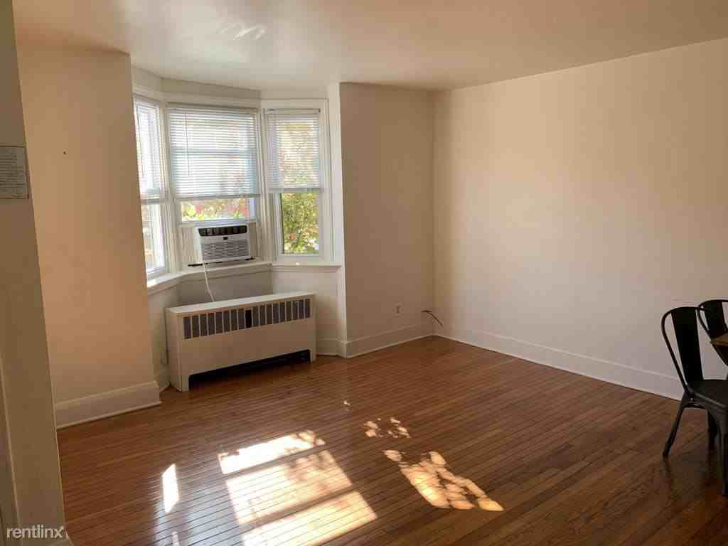 6152 Parkway Dr #1 - Photo 3 of 11