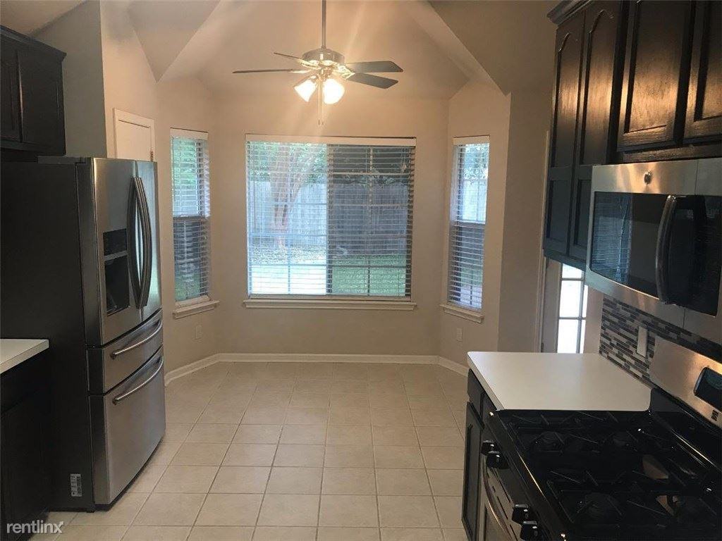 1808 White Oak Loop - Photo 2 of 10