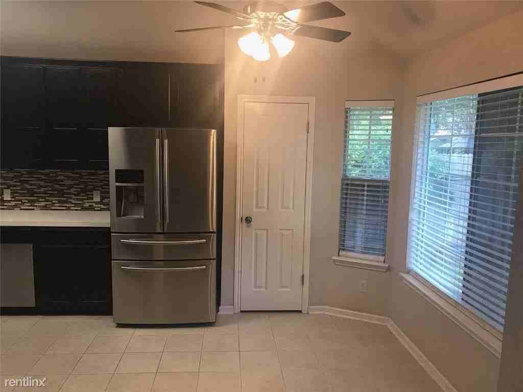 1808 White Oak Loop - Photo 3 of 10