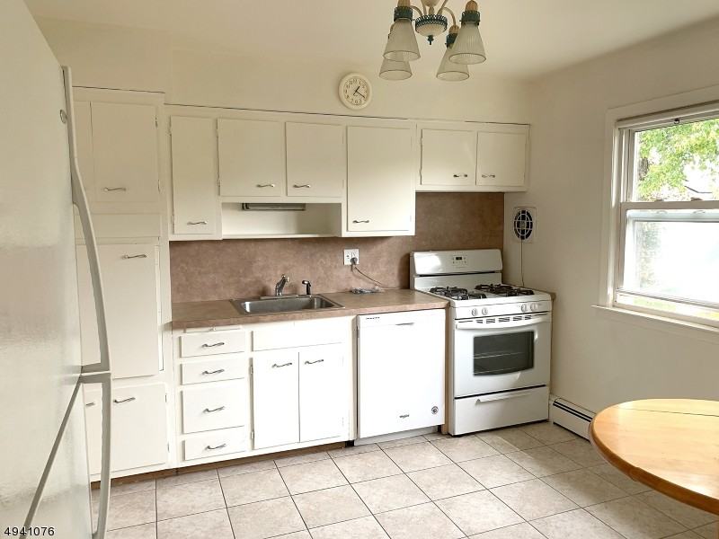 726 Gates Ter - Photo 2 of 11