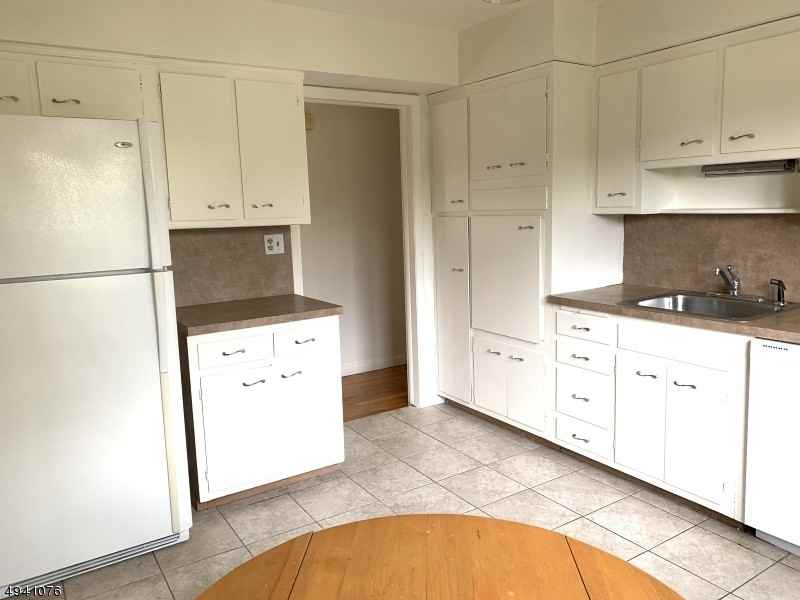 726 Gates Ter - Photo 3 of 11