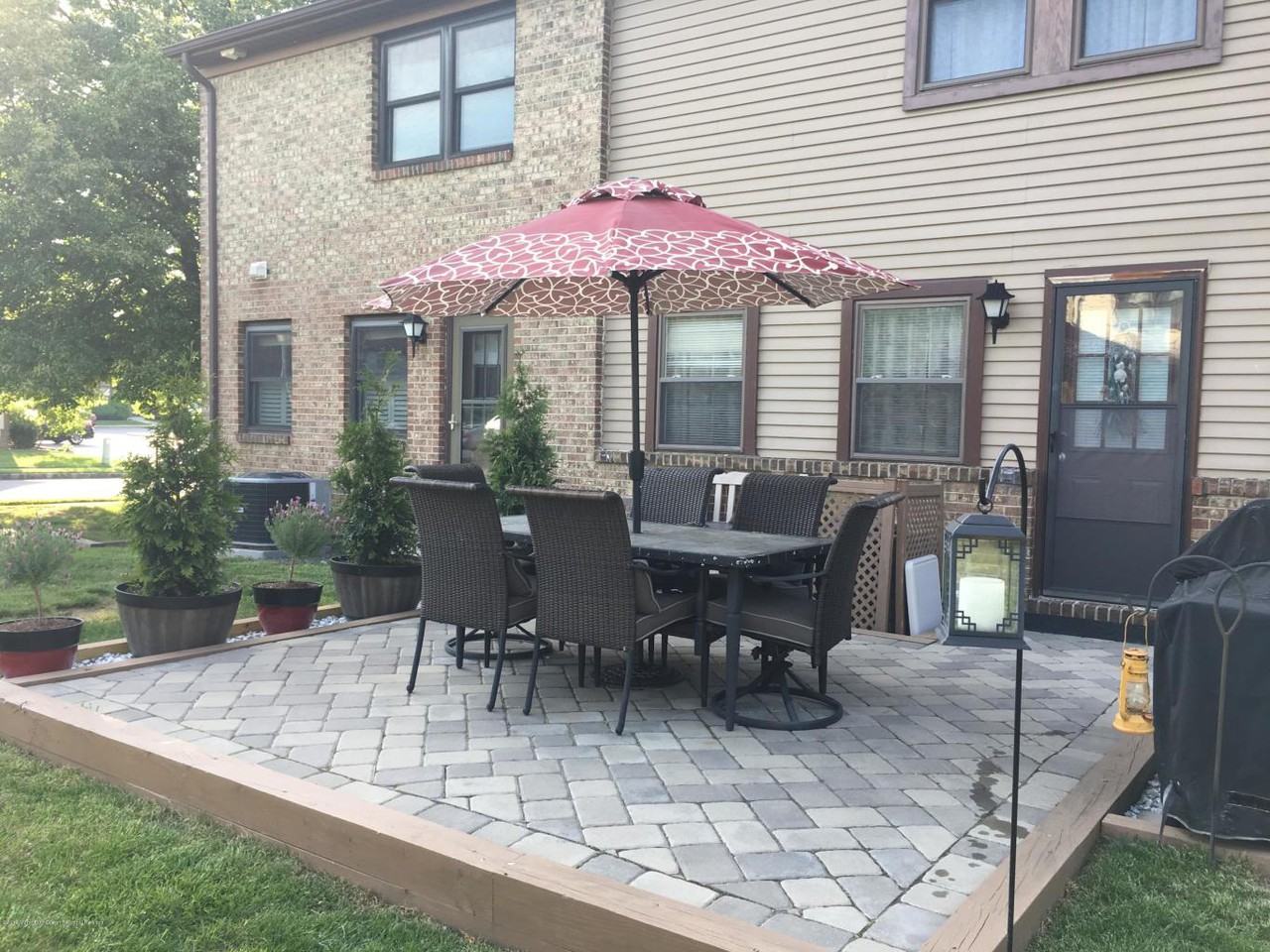 27 Village Green Way - Photo 2 of 16