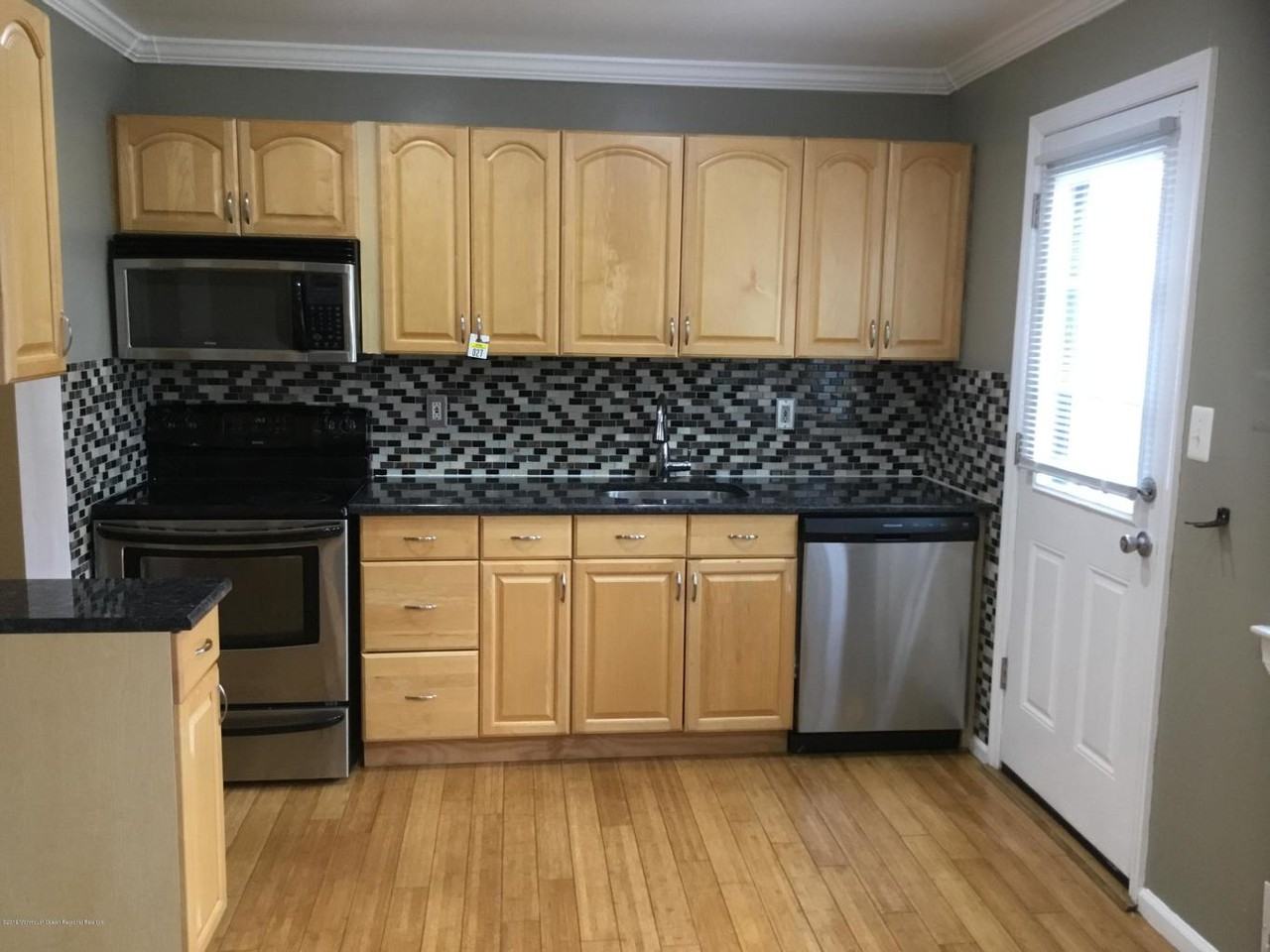 27 Village Green Way - Photo 3 of 16