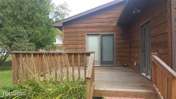 310 S Madison St - Photo 2 of 6